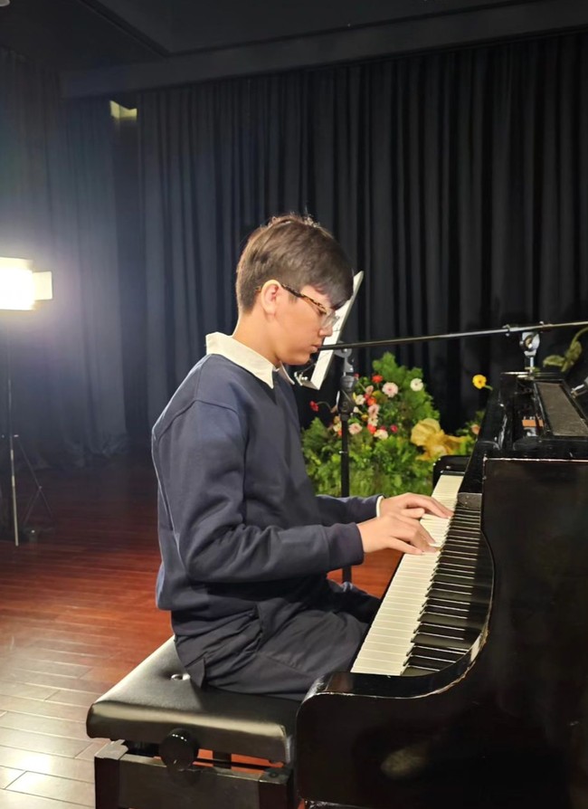 Alric diketahui merupakan anak ketiga Wulan Guritno. Memiliki wajah blasteran, Alric ialah anak hasil pernikahan Wulan dengan mantan suaminya, Adilla Dimitri. Foto: Instagram/@wlanguritno