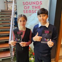 Sama seperti saudaranya, Alric juga memiliki darah blasteran Inggris dari Wulan Guritno. Jika dilihat-lihat, Alric lebih mirip dengan ibu atau ayahnya? Foto: Instagram/@wlanguritno