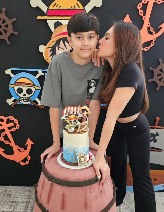 Belum lama ini putra bungsu Wulan Guritno, Jeremiah Alric Dimitri berulang tahun. Tepat pada 18 November 2023 Alric resmi berusia 12 tahun. Foto: Instagram/@wlanguritno