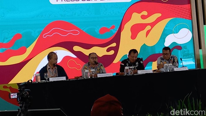 Jumpa pers Dinas Perhubungan Kota Solo soal shuttle bus hingga rekayasa lalu lintas saat final Piala Dunia U-17 2023 Solo, di Hotel Solia Zigna Solo, Kamis (30/11/2023).