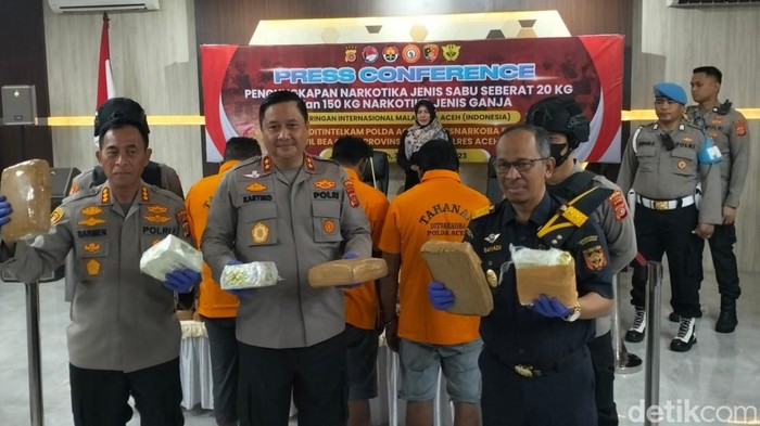 Kapolda Aceh Irjen Achmad Kartiko saat konferensi pers pengungkapan narkoba. (Foto: Agus Setyadi/detikSumut).
