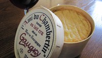 Di daerah Burgundy, Perancis, ada keju bernama Ami Du Chambertin yang dibuat secara khusus. Aromanya disebut mirip perpaduan gudang dan makanan busuk yang didiamkan berbulan-bulan. Foto: Treehugger