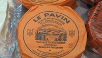 Le Pavin dAuvergne diproduksi di wilayah Auvergne, Perancis. Keju ini memiliki rasa yang manis dengan sentuhan kacang tetapi aromanya mirip seperti jamur yang kuat. Foto: Treehugger