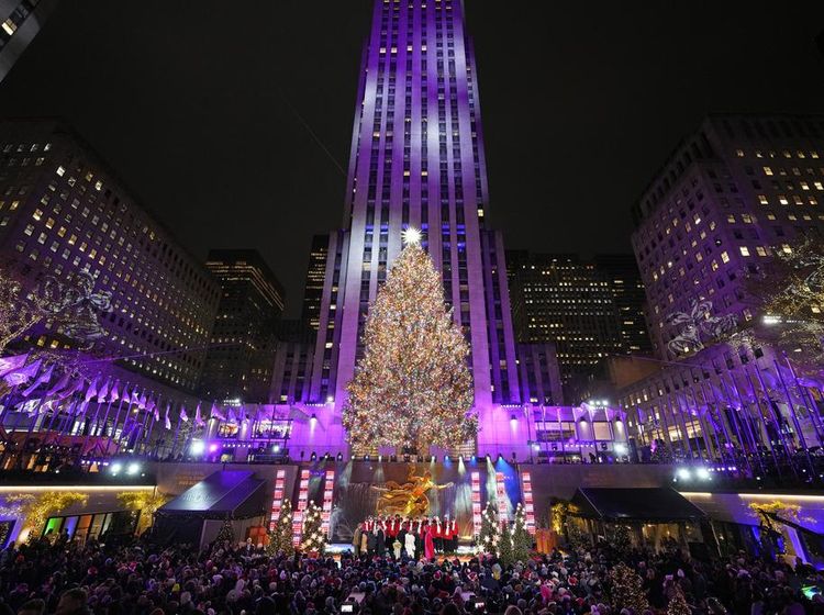 Kelap-kelip Pohon Natal Ikonik di Rockefeller Center