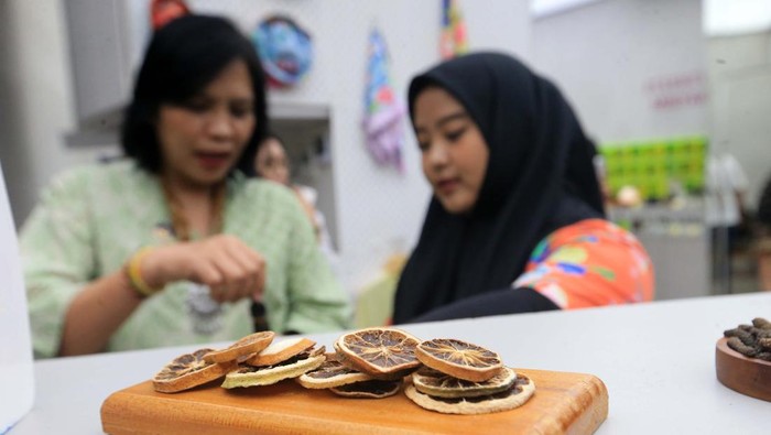 Kemenparekraf Persembahkan Koleksi Aromatik Kemenparekraf sinergi dengan Rumah Atsiri Indonesia. Mereka mempersembahkan koleksi aromatik pertama dengan nama 'Scent of Wonderful Indonesia'.