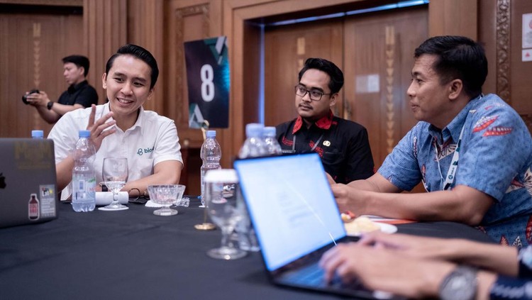 Kominfo Pertemukan Startup Digital dengan Pemda di 5 Kota Kominfo gelar pertemuan bisnis antara Startup Digital binaan HUB.ID Accelerator dengan Pemerintah daerah. Program ini berlangsung di 5 kota.