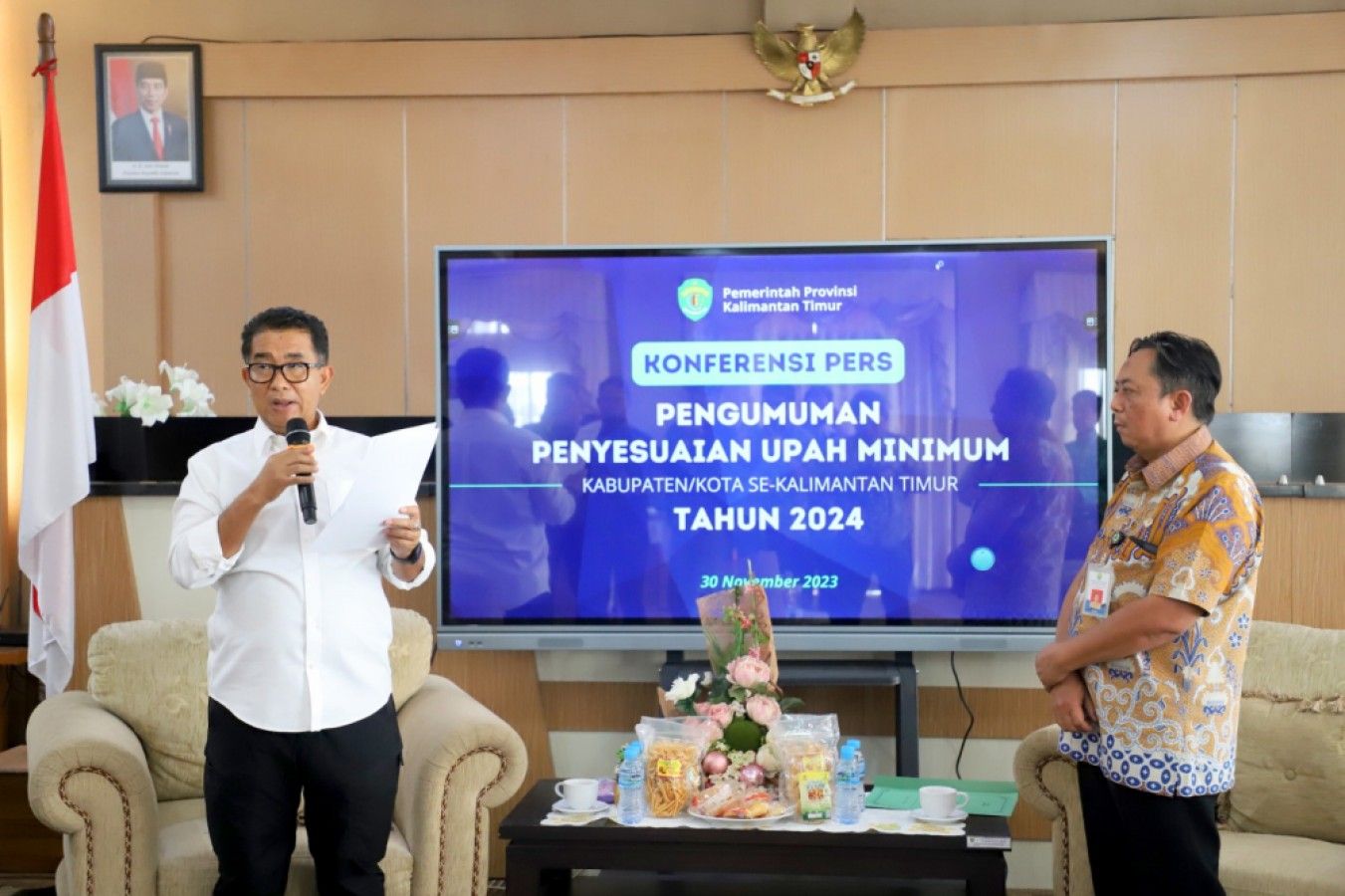 Konferensi Pers Pengumuman Penyesuaian Upah Minimum Kabupaten/Kota Se-Kalimantan Timur Tahun 2024. (Dok. diskominfo.kaltimprov)
