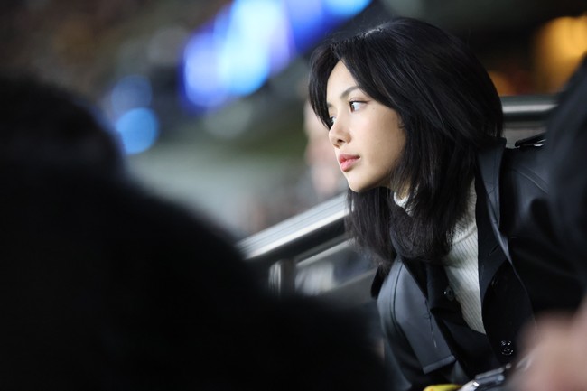 Foto-foto Lisa BLACKPINK kemudian dibagikan akun Twitter resmi tim Paris-Saint Germain @PSG_KR, yang menyambut kedatangannya. “Seorang tamu istimewa mengunjungi pertandingan Liga Champions hari Selasa. Selamat datang Lisa! 🔴🔵” Foto: dok. twitter @psg_kr