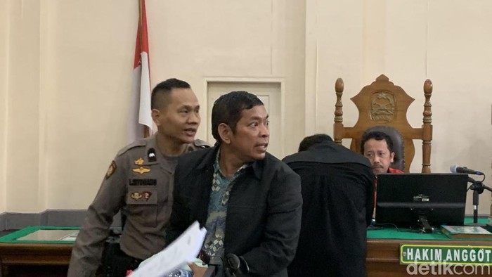 Mantan Rektor UIN Sumut Saidurrahman saat sidang di PN Medan