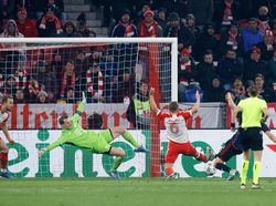 Neuer Menjaga Asa MU di Liga Champions