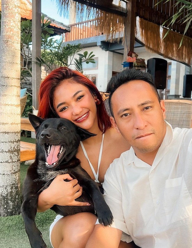 Marion Jola tak sungkan mengungkapkan rasa cintanya di Instagram. Beberapa kali dia menuliskan kata-kata romantis untuk kekasihnya itu. Foto: Instagram/@lalamarionmj