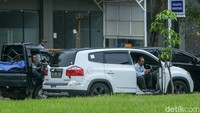Kemacetan mengular panjang akibat aksi blokir jalan ini. 
