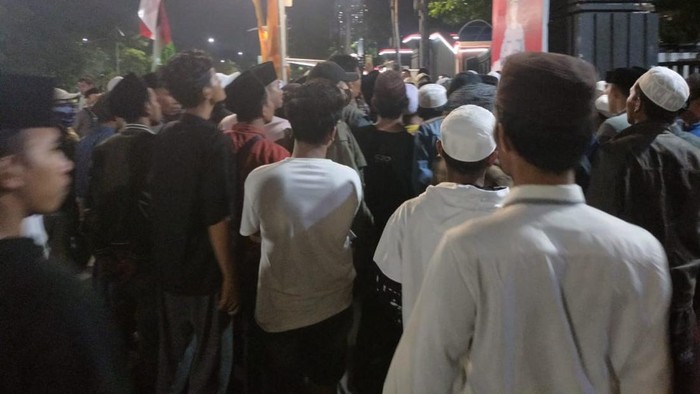 massa demo polda jatim