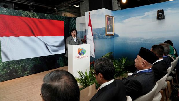 Menteri Lingkungan Hidup dan Kehutanan Siti Nurbaya Bakar secara resmi membuka Paviliun Indonesia dalam Konferensi Perubahan Iklim Perserikatan Bangsa-Bangsa 2023 (COP28) di Expo City, Dubai, Uni Emirat Arab, Kamis (30/11/2023) pukul 11.00 waktu UEA. (Dok. Humas LHK)