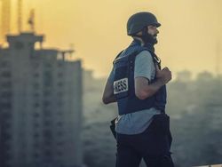 Jurnalis Motaz Azaiza Pamit Meninggalkan Gaza