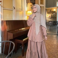 Nadya menjelaskan hal yang tak pernah ia lupakan ketika mendapatkan kesempatan untuk kembali ke panti asuhan, ketika bulan Ramadan tiba. Ketika bulan puasa itu kan setiap hari ada yang mengundang dari donatur, ada undangan juga pulang di kasih angpau dan bingkisan. Kebetulan Ramadhan itu sangat ditunggu-tunggu untuk anak panti akan pulang kampung, kita pulang satu tahun sekali, ungkapnya.  Foto: Dok. Instagram @nadyamustikarahayu.