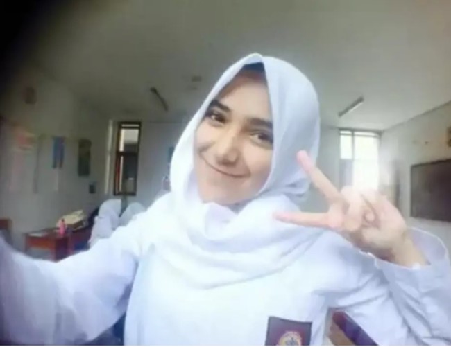 Salah satunya, ketika Nadya pernah menceritakan masa kecilnya ia habiskan di panti asuhan yang tak akan ia lupakan. Nadya membagikan kisahnya di Youtube Diary Nadya Mustika, pada 10 Januari 2021. Konten tersebut kembali menjadi perbincangan warganet di media sosial. Foto: Dok. Instagram @nadyamustikarahayu.