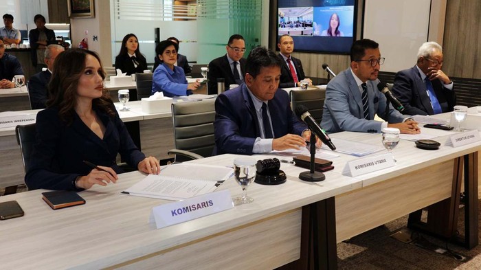 PT Maharaksa Biru Energi Tbk (OASA) menggelar Rapat Umum Pemegang Saham Luar Biasa (RUPS-LB) di Jakarta, Kamis (30/11/2023). RUPS-LB menyetujui pengangkatan Carmelita Hartoto sebagai komisaris dan Cendy Hadiputranto sebagai direktur.