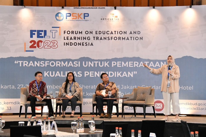 Para peneliti tengah menyampaikan gagasannya dalam ajang FELT 2023