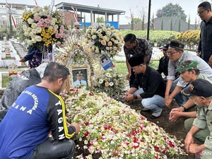 Eks Walkot Eddy Rumpoko Dimakamkan di TMP Kota Batu