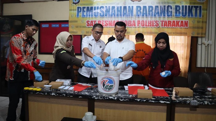 Pemusnahan narkotika jenis sabu di Polres Tarakan, Kaltara.