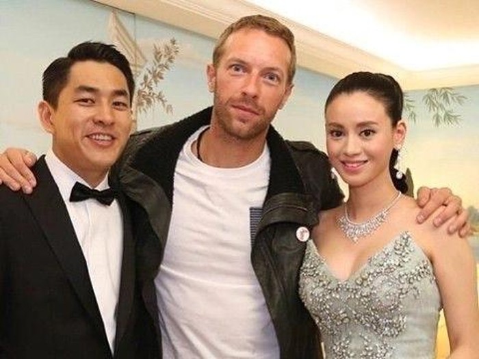 Pengantin ini mengundang Coldplay untuk mengisi acara pernikahan di Hongkong dan Paris, acara pernikahan tersebut sontak viral di TikTok.