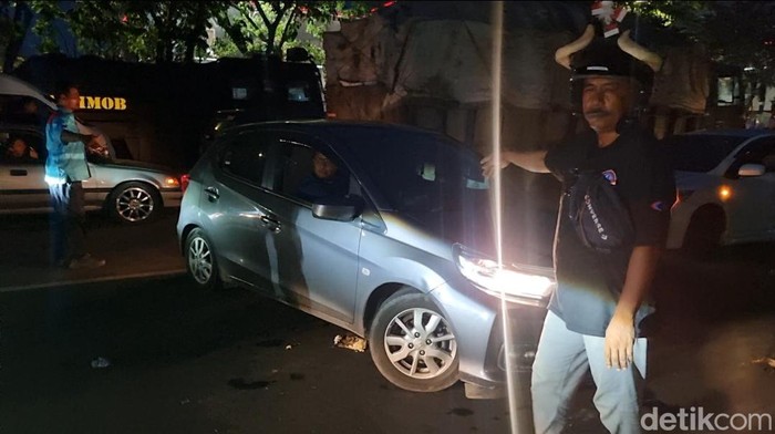 Pengendara Ngamuk Jalan Pahlawan Ditutup Dadakan Gegara Aksi Demo