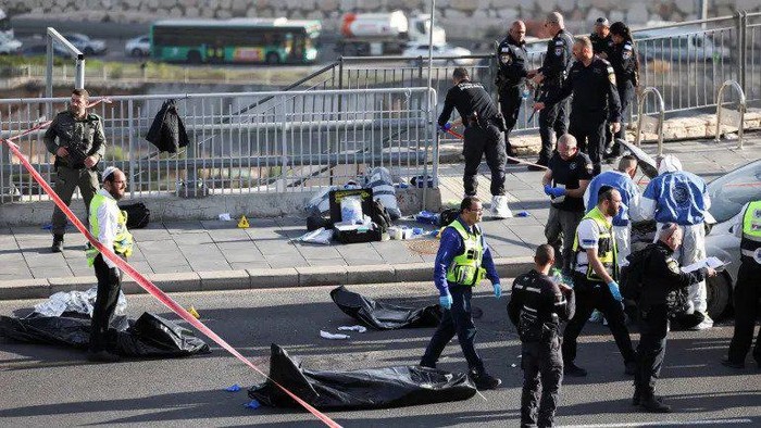 Israeli officials at the scene of the attack in Jerusalem [Ronen Zvulun/Reuters]