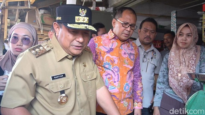 Walkot Makassar Pj Gubernur Sidak Ke Pasar Temukan Harga Cabai Rp 80 Ribukg 9972