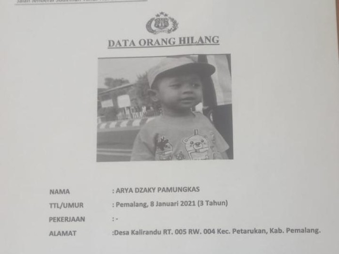 Polisi berupaya mencari anak yang dilaporkan hilang dari rumahnya di Desa Kalirandu, Kecamatan Petarukan, Kabupaten Pemalang, Kamis (30/11/2023).