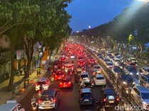 Kemacetan Parah di Surabaya Imbas Demo Buruh