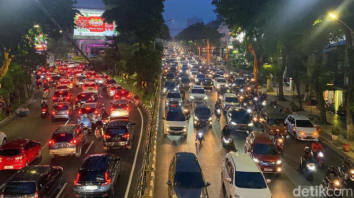 Potret kemacetan di Jalan Surabaya