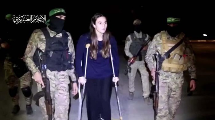 Potret Maya Regev Sandera Hamas yang Jadi Perbincangan Warganet Maya Regev (21) sandera yang dibebaskan Hamas jadi perbincangan warganet. Saat dibebaskan Hamas, Maya terlihat sangat ceria dan mengucapkan syukron.