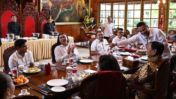 Prabowo makan siang bareng para influencer