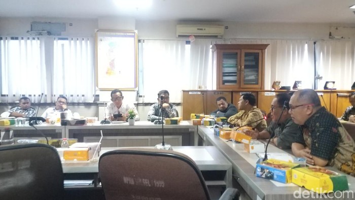 Rapat dengar pendapat di Komisi D DPRD Sulsel dengan jajaran PLN Unit Induk Distribusi (UID) Sulselrabar.