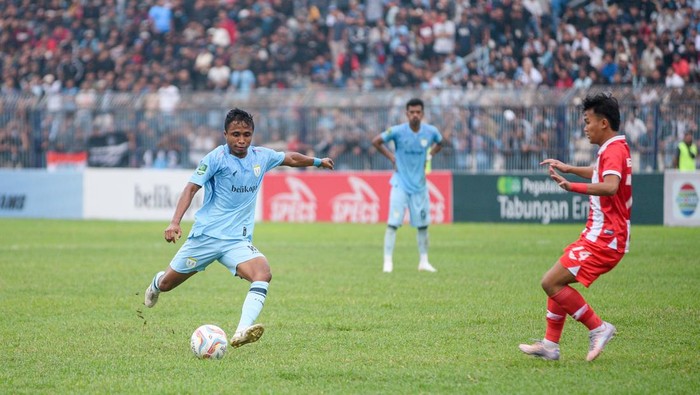 Ridwan Tawainella menjalani debut bersama Persela saat menghadapi Deltras FC.