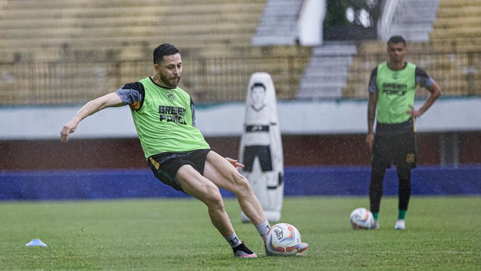 Pemain baru Persebaya Robson Duarte siap unjuk gigi.