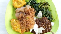 Rujak yang berasal dari Desa Gamel, Kecamatan Plered, Kabupaten Cirebon tersebut masih jadi menu andalan. Rujak gamel juga menjamur di beberapa kawasan di Cirebon, salah satunya di Jalan Mohammad Toha. Untuk satu porsi rujak gamel sendiri dijual cukup murah, yakni hanya Rp 8.000.