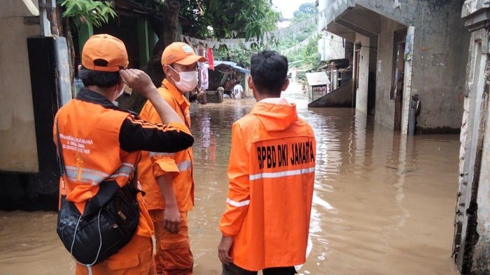 Banjir di Jakarta Bertambah Jadi 69 Titik, Cawang Terendam 2 Meter 
