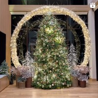 Gebrakan Natal dilakukan oleh Sandra Dewi pada 2023. Demi memeriahkan suasana Natal di rumahnya, Sandra Dewi sampai memboyong pohon Natal hidup langsung dari Amerika Serikat. Foto: Instagram/@sandradewi88