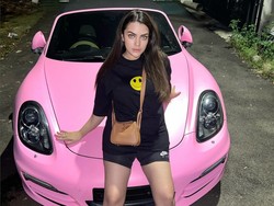 7 Gaya Casual Hingga Seksi Sarah Ahmad, Istri Pesepakbola Nurhidayat