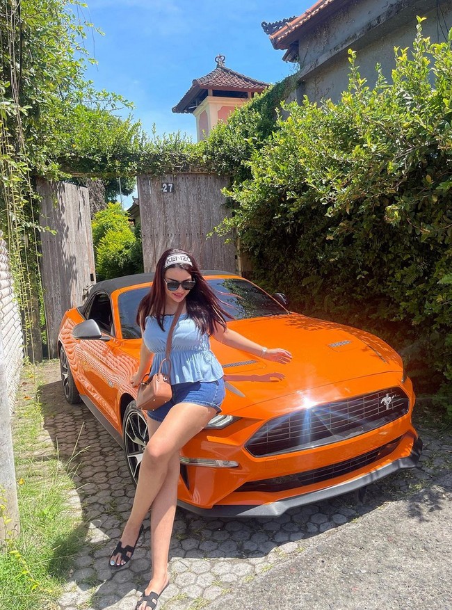 Sarah Ahmad dan Nurhidayat, pemain timnas, menikah pada 19 Desember 2021. Kini pernikahannya sudah menginjak tahun kedua. Foto: Instagram/@saraaaahmad