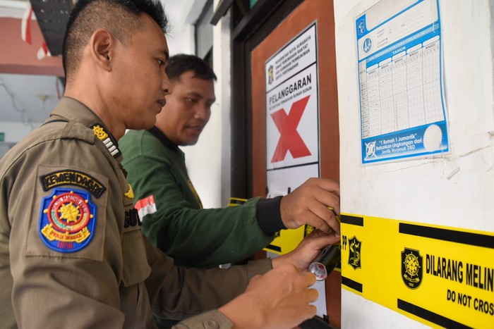 satpol pp surabaya segel 6 unit kamar rusunawa