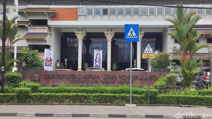 Kampus Di Babarsari Yogyakarta