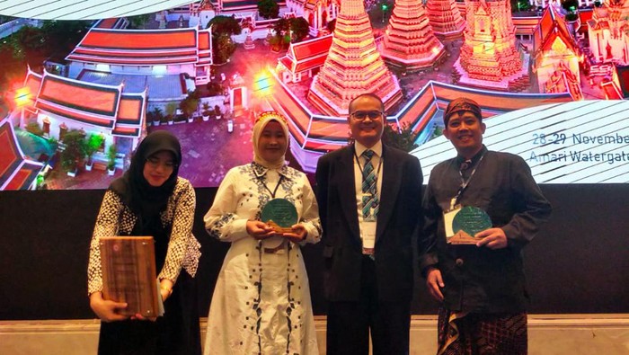 Sekolah Alam Pacitan mendapat penghargaan Waste Hero Awards Asia Tenggara.