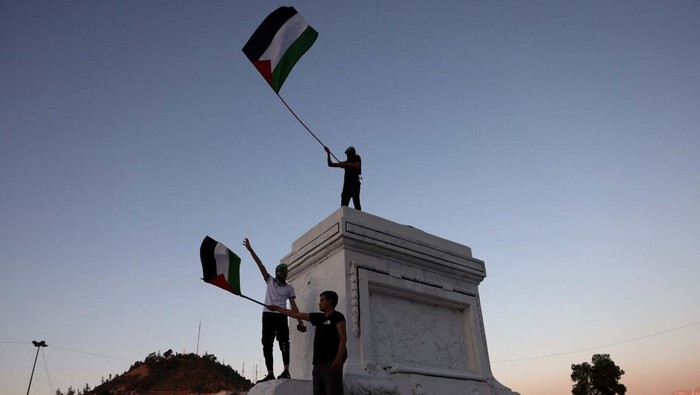 Activists take part in the commemoration of the United Nations International Day of Solidarity with the Palestinian People, in Santiago, Chile, November 29, 2023. REUTERS/Ivan Alvarado