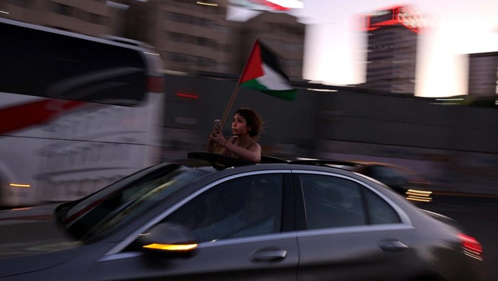 Solidaritas! Bendera Palestina Banyak Berkibar di Chili Activists take part in the commemoration of the United Nations' International Day of Solidarity with the Palestinian People, in Santiago, Chile, November 29, 2023. REUTERS/Ivan Alvarado