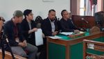 Momen Sidang Perdana Gugatan Rp 204 T Almas-Gibran di PN Solo