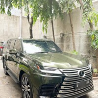 Tasya menjelaskan bahwa mobil barunya itu merupakan Lexus LX600. Harganya pun tak kalah fantastis, diperkirakan mencapai Rp 3 miliar. Foto: Instagram/@tasyafarasya