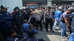 Truk Paksa Melintas, Demo Buruh di Bekasi Tegang